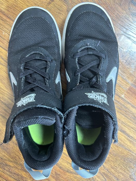 Buty sportowe NIKE 32