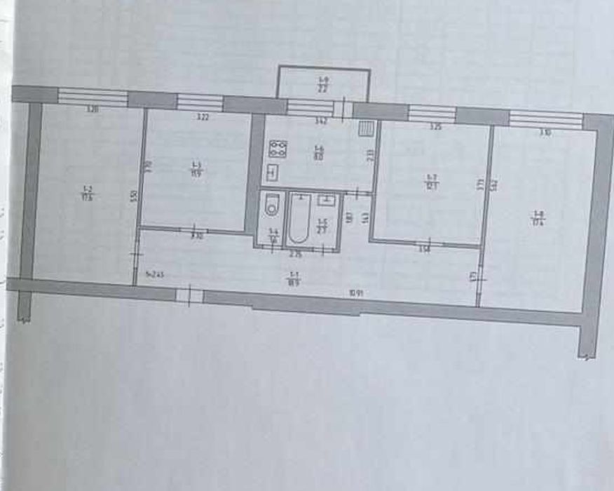 Продається в центрі міста 4х кімнатна квартира.
