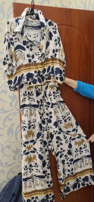 Продам женский костюм летний
