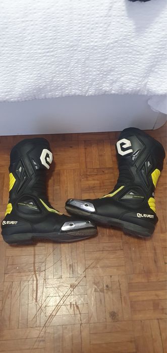 Fato de mota e botas