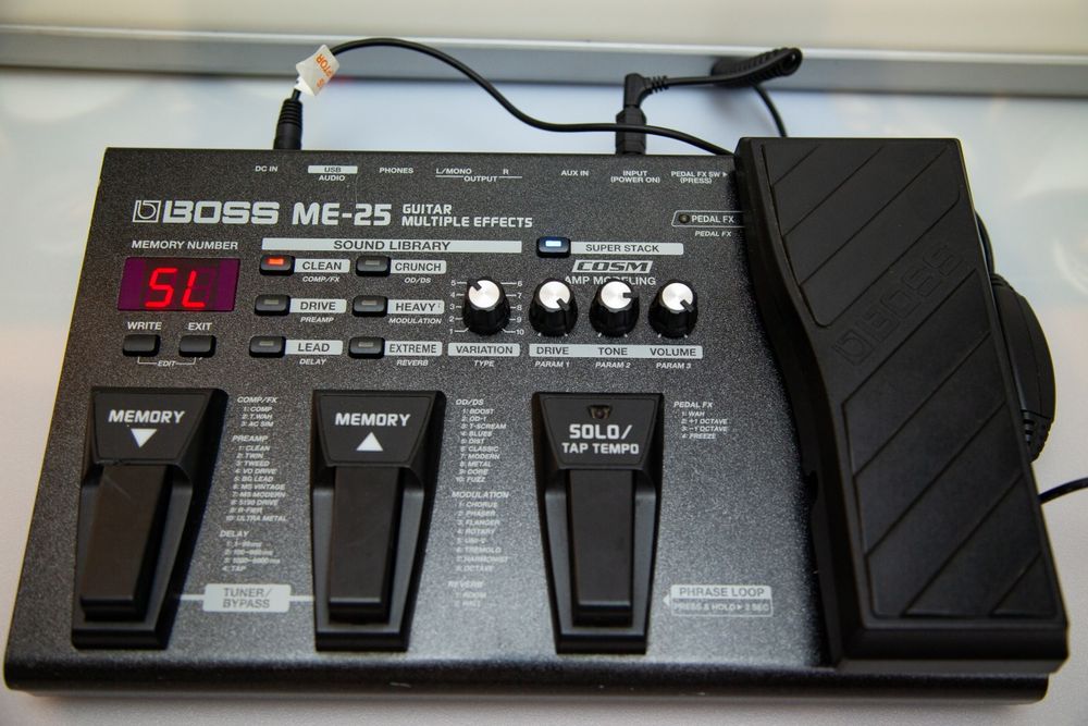 Pedaleira Boss ME-25