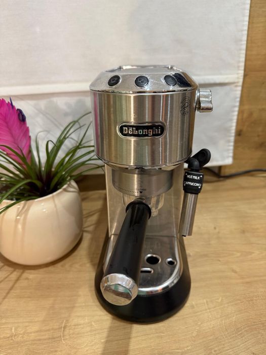 Ekspres DELONGHI Dedica Style EC685.M