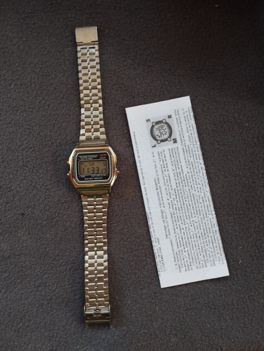 Ретро стильний олдскульний годинник Montana