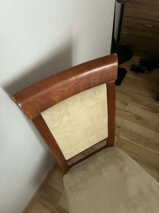 Komplet stół + 8 krzeseł + witryna