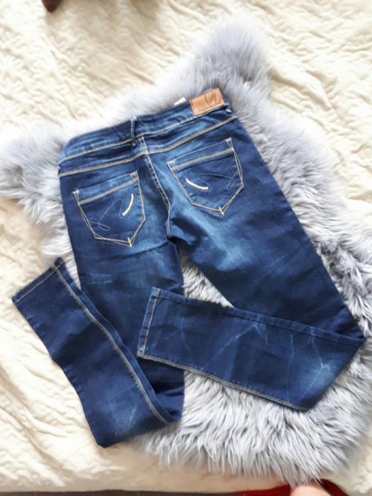 nowe spodnie jeans cropp