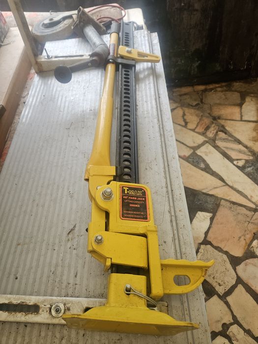 Macaco 4×4 usado uma vez