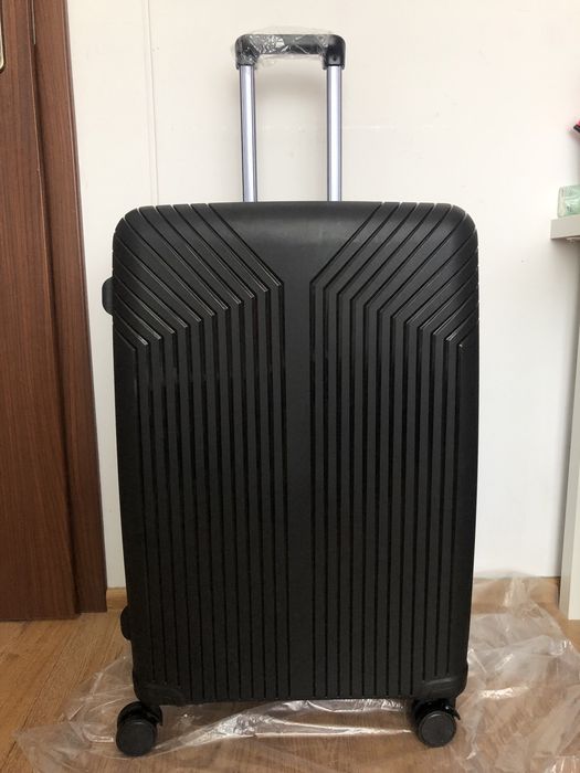 Duża walizka podróżna czarna 28 cali / L – lekka, nowa
