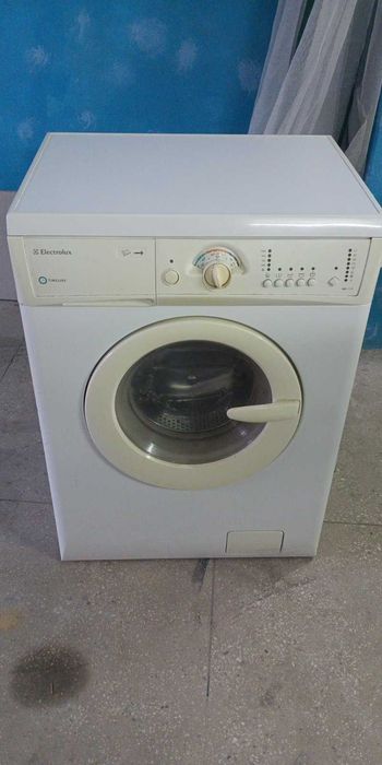 Пральна машинка Electrolux EWS 1020