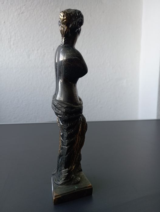 Estatueta em Latão