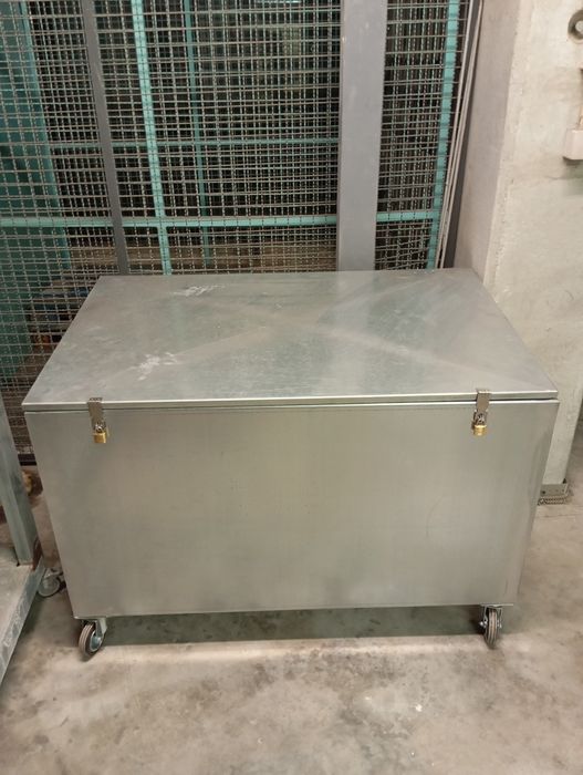 Baú em metal galvanizado 119x75x80