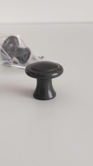 6 uchwytów meblowych z komody Ikea Hauga