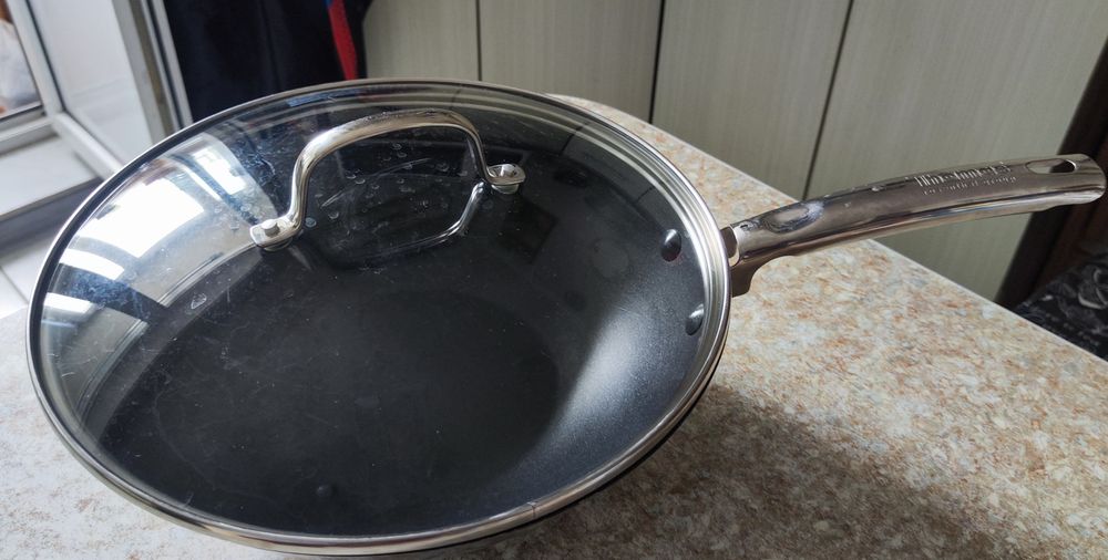 Продам сковорідку WOK