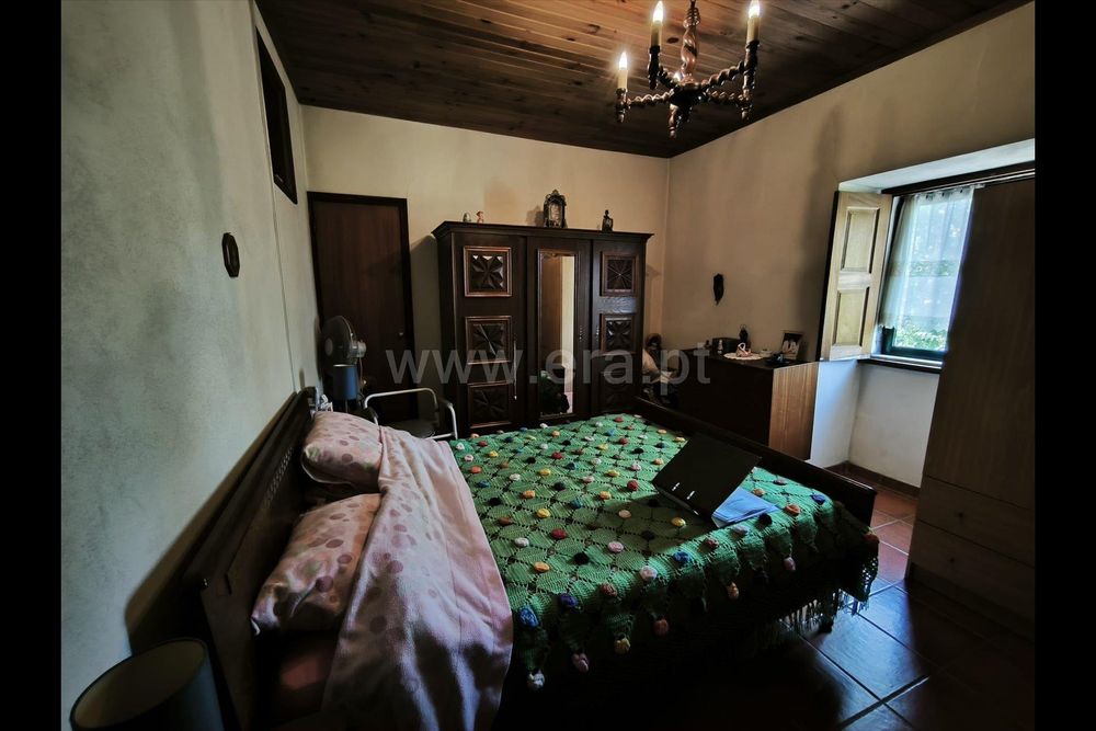 Quinta Rústica Habitável com 4 Hectares + Equipamento Agrícola.

Apres