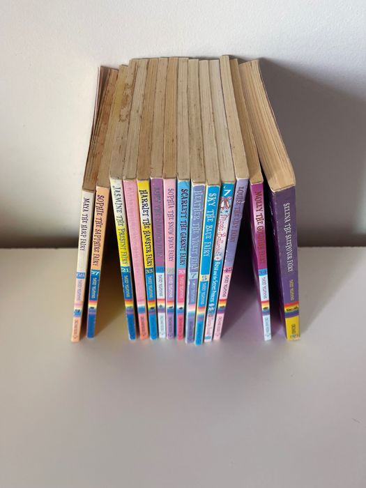 14 livros da série infantil Rainbow Magic em inglês