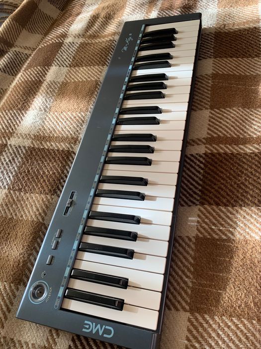 Синтезатор CME (M-Key)