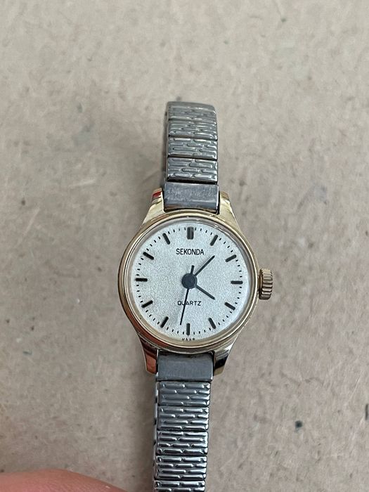 Женские позолоченные наручные часы SEKONDA