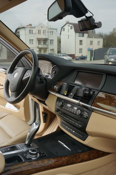 BMW X5 E70 3.0si AT