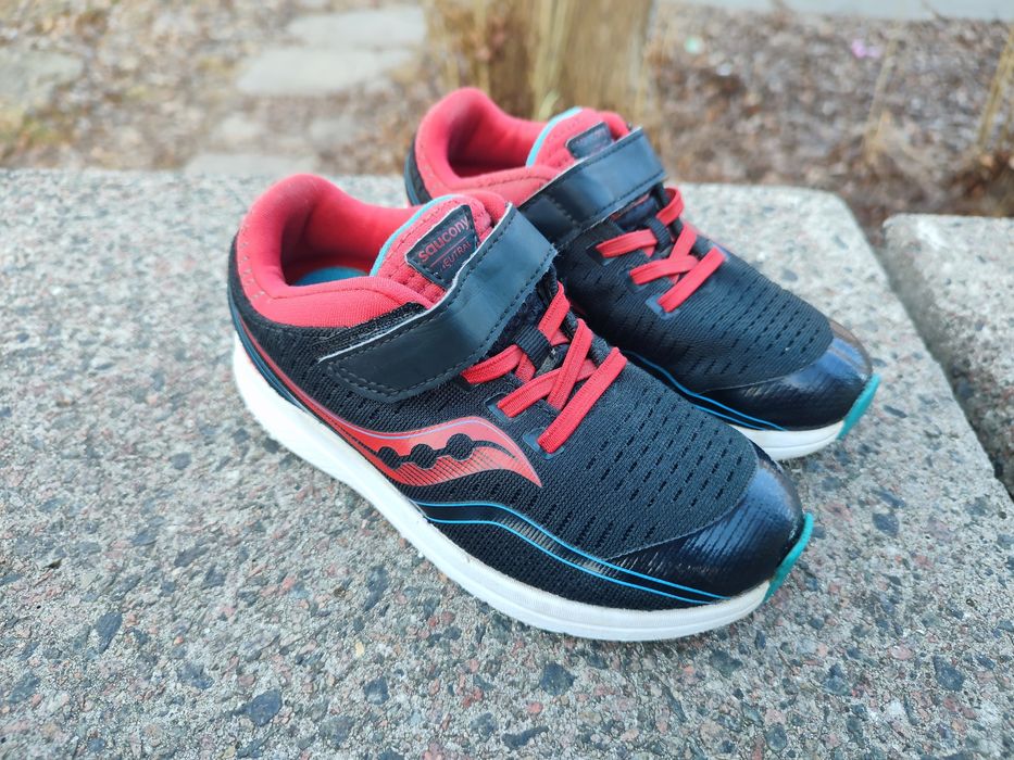 Детские кроссовки размер 28