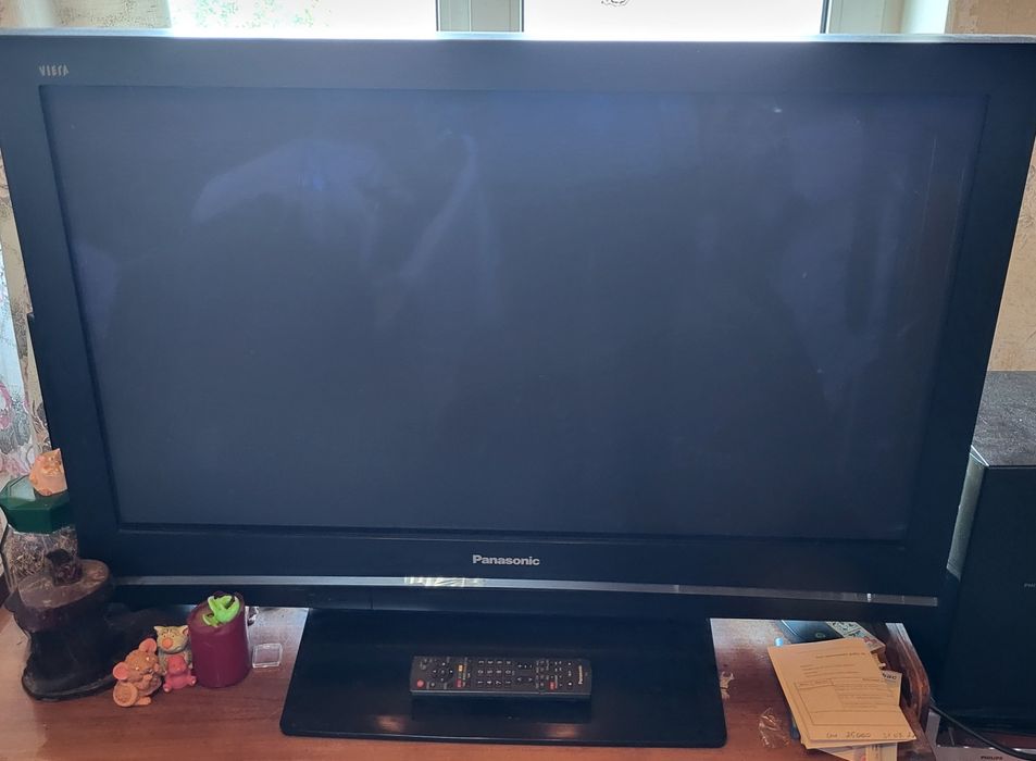 СРОЧНО. Panasonic TH-R37PV8A.