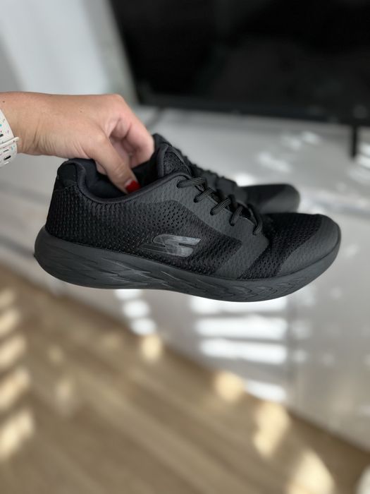 Кросівки бігові кросівки для спорту кросівки skechers