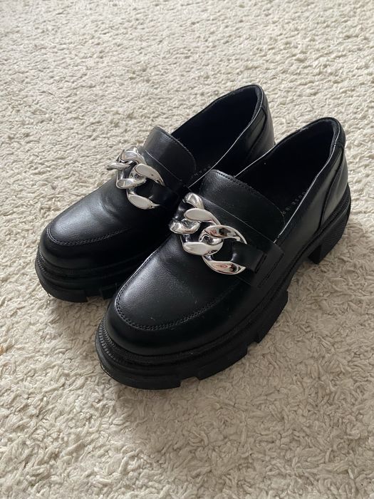 лофери на платформі