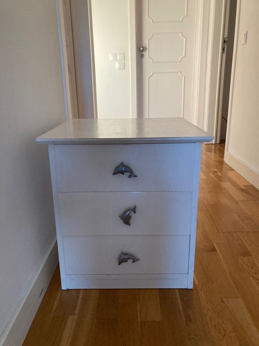 Criado mudo com gavetas