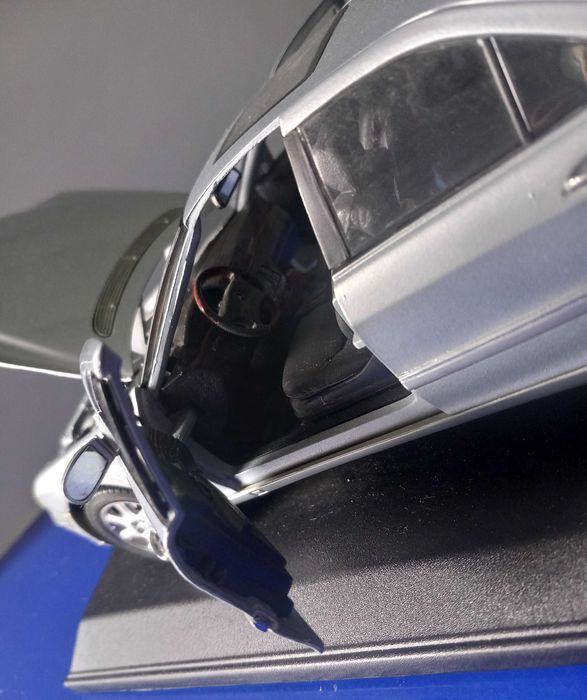 Miniatura mercedes escala 1.18 da maisto
