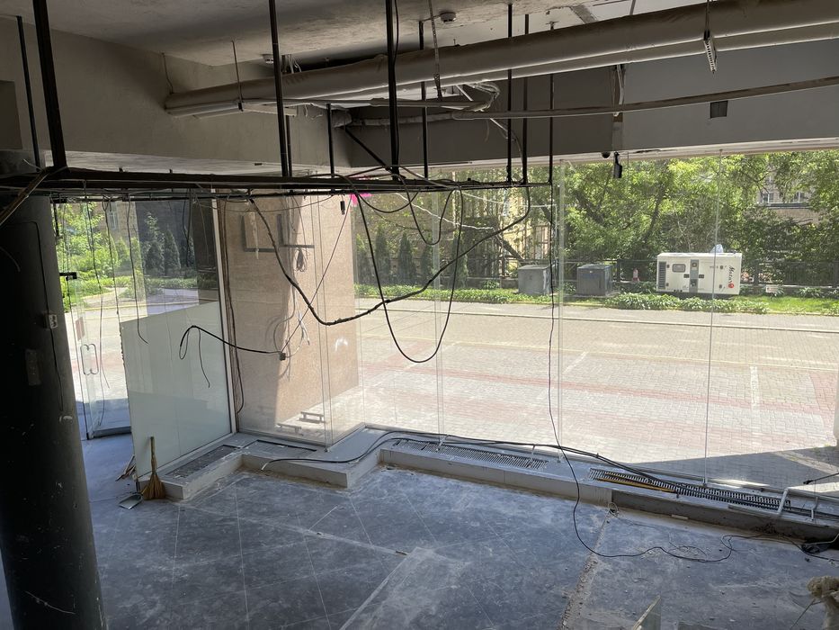 Центр, Вітрина 8 м висотою, Жилянська, 59, під шоурум, магазин