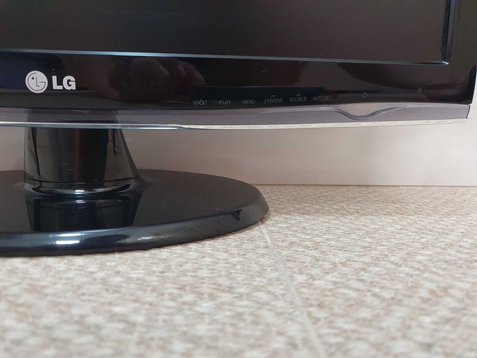 Монітор LG W2253V, діагональ 22, чорний