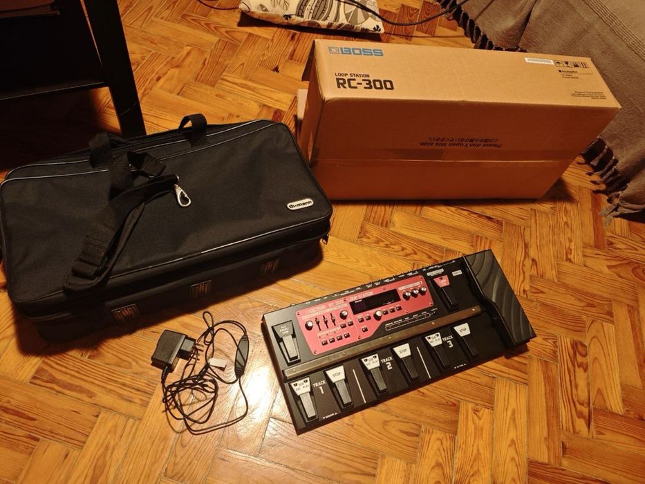 BOSS RC-300 Loop Station with bag