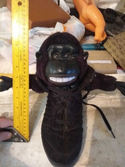 Кроссовок Адидас обезьяна