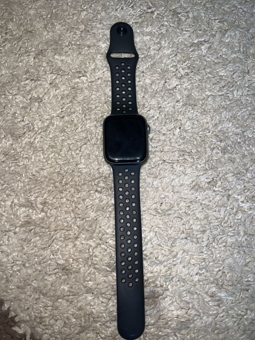Часи apple watch 4 nike в гарному стані