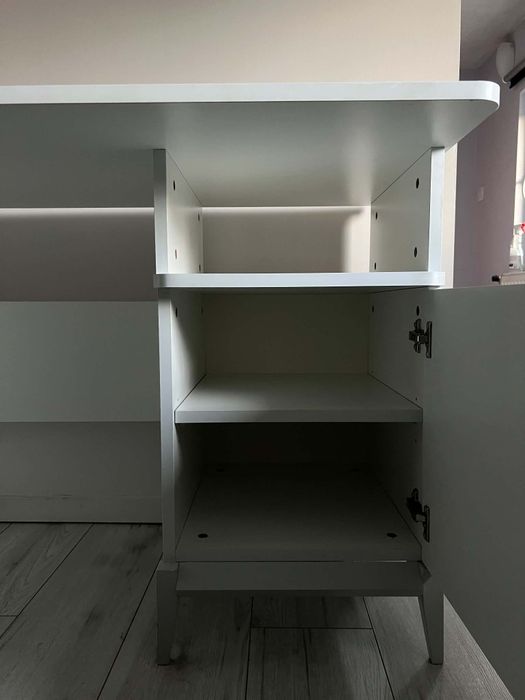 Biurko sprzedam więcej informacji Priv Tim Moore Marka biurka