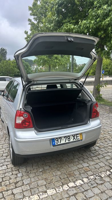 Volkswagen Polo 1.4 TDI  75 cavalos - cor cinza