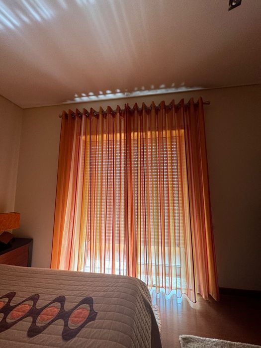 Edredom e cortinados + varão