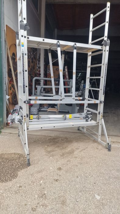Andaimes em aluminio com escada extensível
