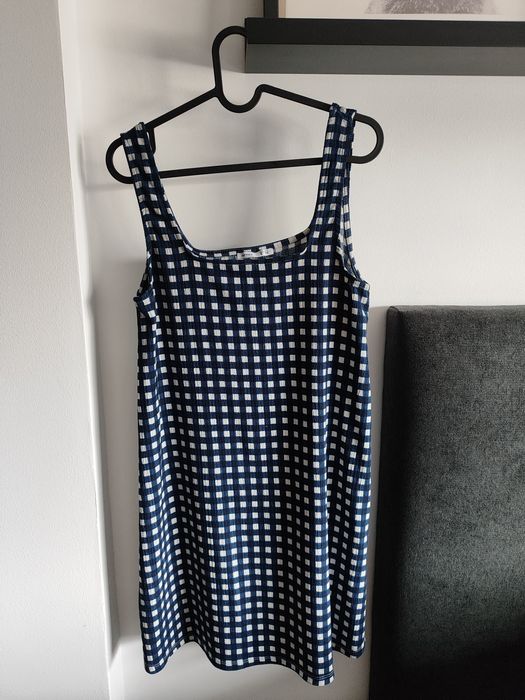 7 vestidos e 2 saias