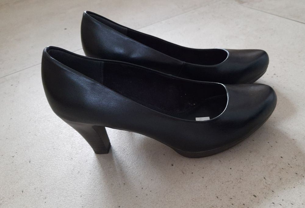 Czarne skórzane buty na obcasie Nowe rozmiar 37