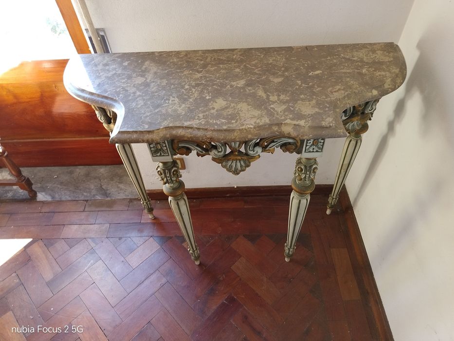 Aparador em Madeira rustica com Pedra marmore e espelho