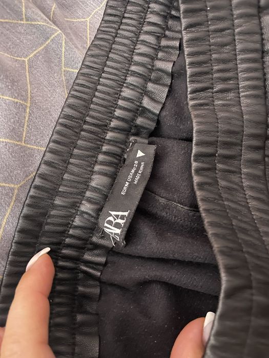 Шкіряні джогери zara
