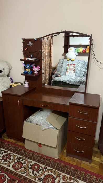 Туалетний столик компактний