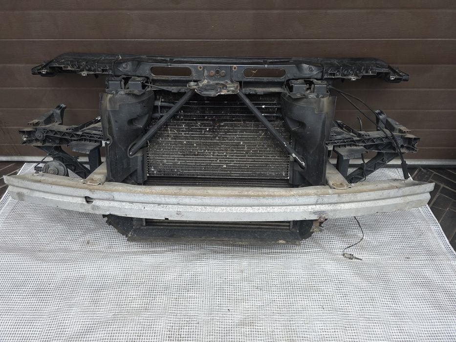 BMW X3 E83 lift 2.0D Pas przedni kompletny chłodnice belka wentylator wysyłka