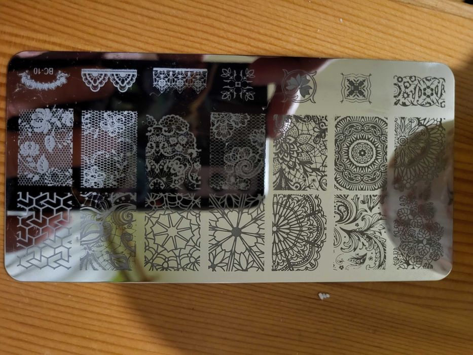 Blaszka do stepmlowania paznokci