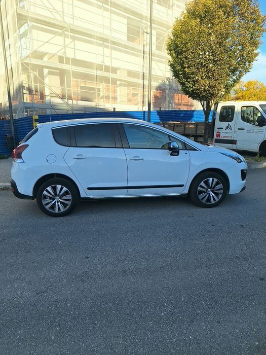 Peugeot / 3008 1.2 e-THP Style