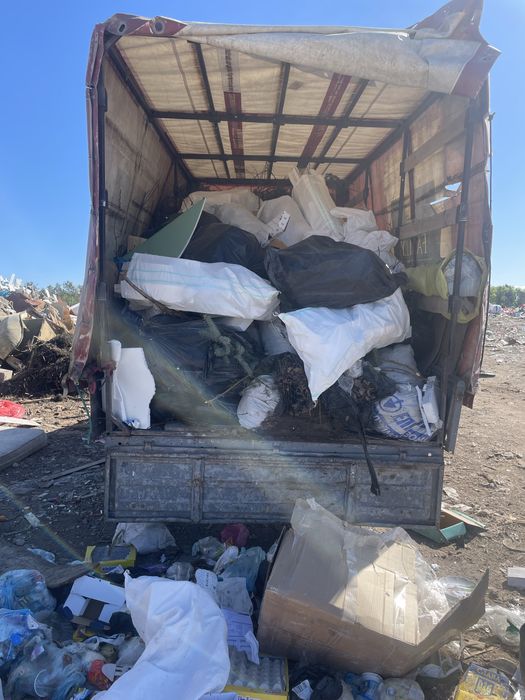 Вивіз будівельного сміття гілок старої меблі