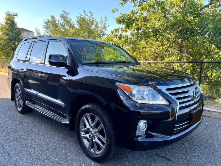 Lexus LX 570      2014