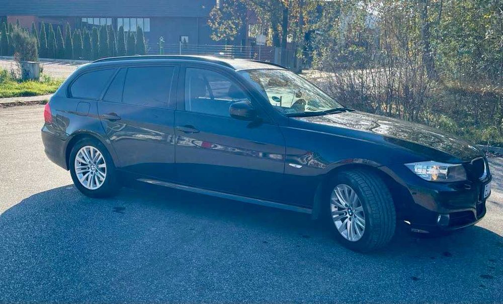 BMW 320i Panorama dach.