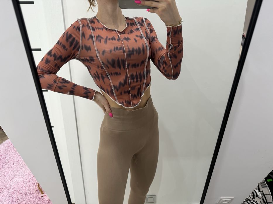 Bluzeczka top crop bershka