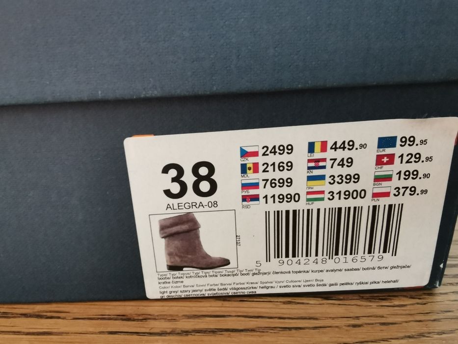 Botki zamszowe Badura 38 na platformie