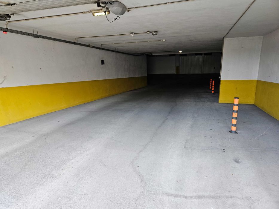 Garagem 2 carros - Excelente estado